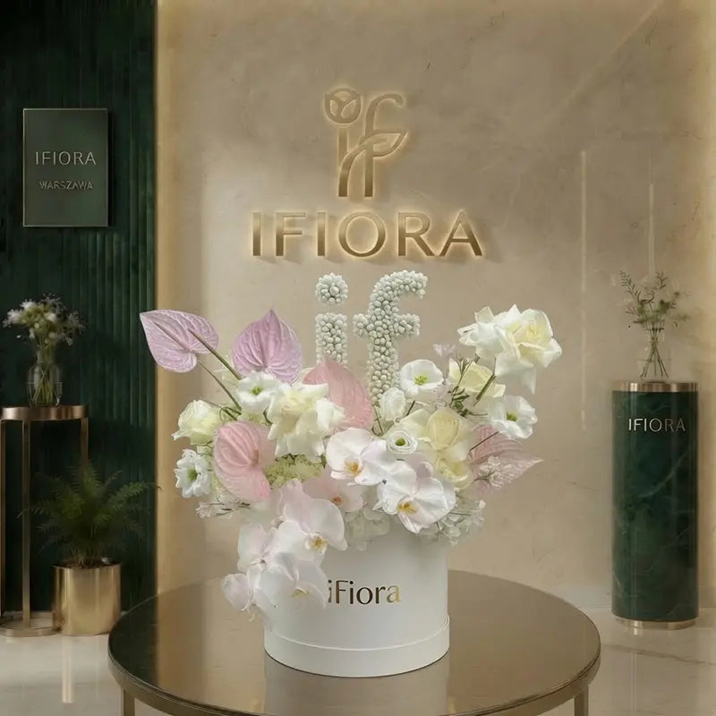 Pastelowy flowerbox w białym pudełku – białe orchidee, różowe anthurium, róże i hortensja, kwiaciarnia IFIORA Warszawa