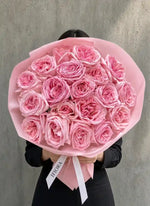Pink garden rose bouquet