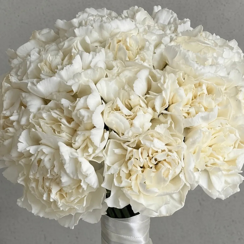 Close-up of ivory carnations in a wedding bouquet — IFIORA florist, Warsaw (Mokotów)