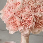 Close-up of champagne carnations in a wedding bouquet — IFIORA florist, Warsaw (Mokotów)