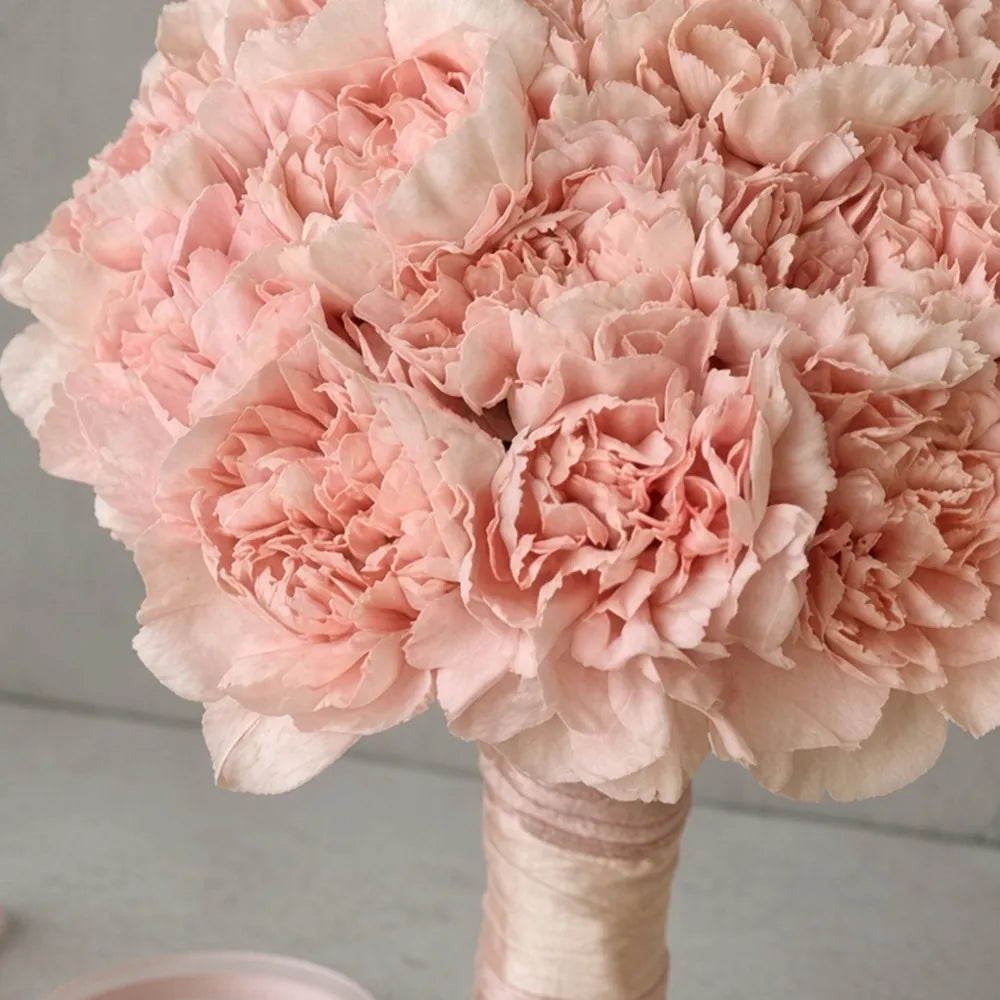 Close-up of champagne carnations in a wedding bouquet — IFIORA florist, Warsaw (Mokotów)