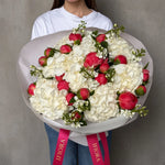 Bukiet hortensji i piwonii w odcieniach bieli i koralu – bukiety, kwiaciarnia IFIORA Warszawa – zbliżenie kompozycji