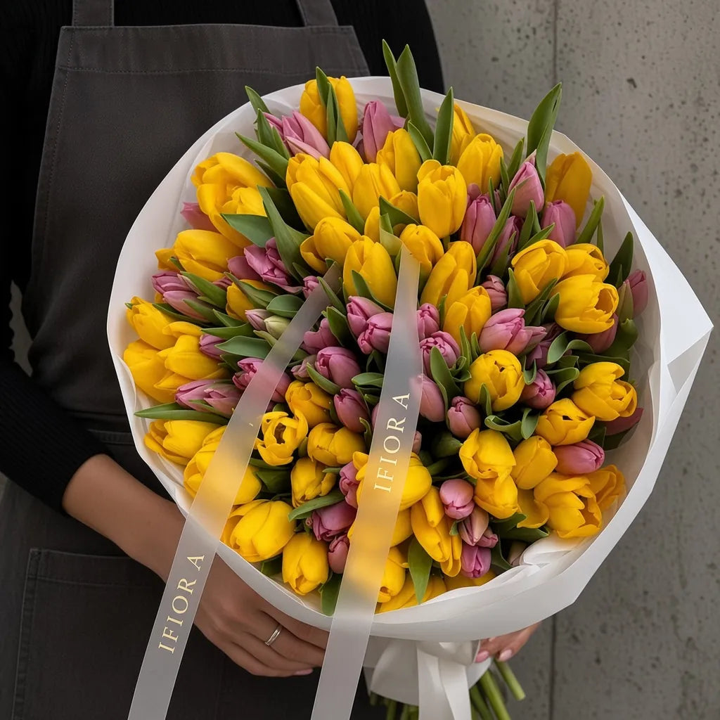 Jednogatunkowy bukiet tulipanów w odcieniach różu i żółci – bukiety jednogatunkowe, kwiaciarnia IFIORA Warszawa