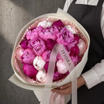 Bukiet na urodziny piwonii w odcieniach różu – kwiaty na urodziny, kwiaciarnia IFIORA Warszawa – zbliżenie kompozycji
