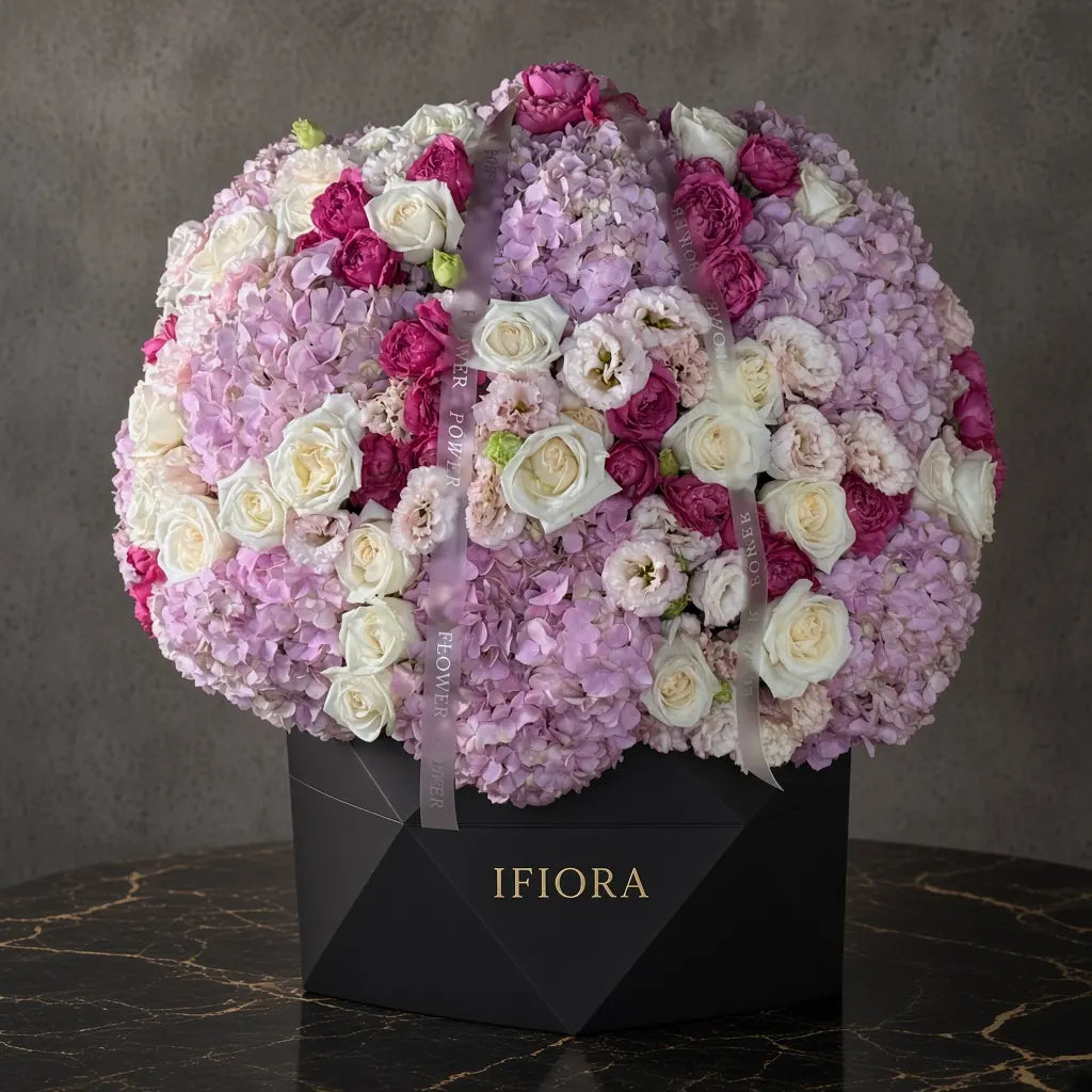 Flowerbox hortensji i eustom w odcieniach różu i pasteli – kwiaty w pudełku, kwiaciarnia IFIORA Warszawa – zbliżenie