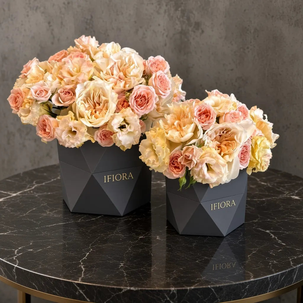 Flowerbox róż w odcieniach różu i bieli – kwiaty w pudełku, kwiaciarnia IFIORA Warszawa – zbliżenie