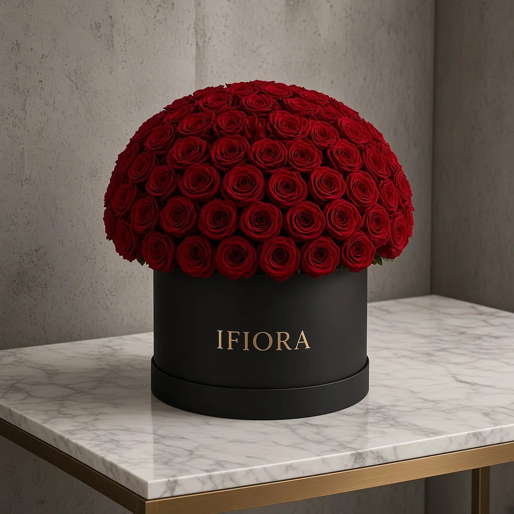 Flowerbox róż w odcieniach czerwieni – kwiaty w pudełku, kwiaciarnia IFIORA Warszawa – zbliżenie