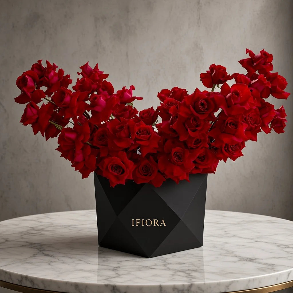 Flowerbox róż w odcieniach czerwieni i karmazynu – kwiaty w pudełku, kwiaciarnia IFIORA Warszawa – zbliżenie